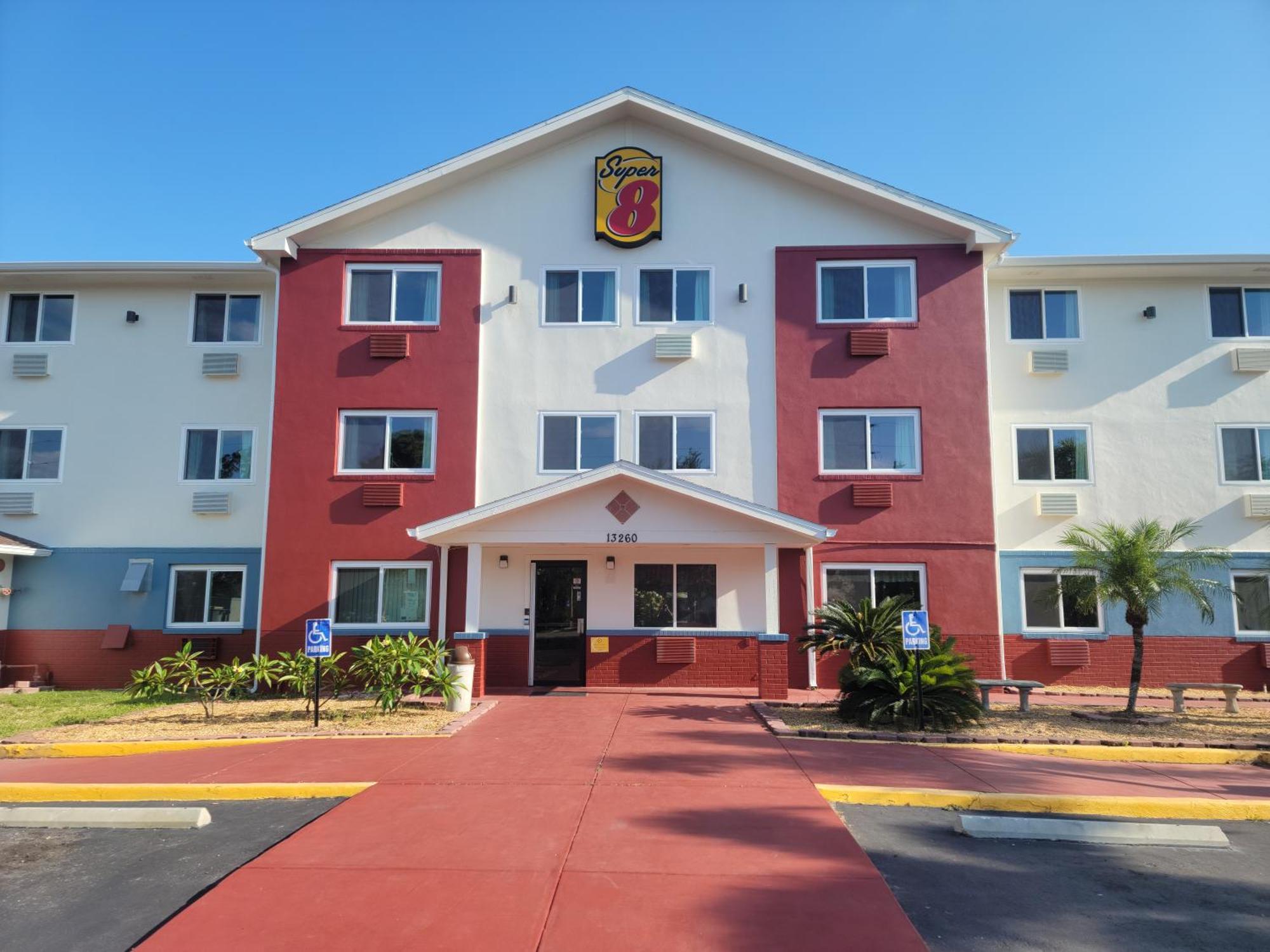 坦帕圣彼得-清水湾国际机场速8酒店 克利尔沃特 外观 照片